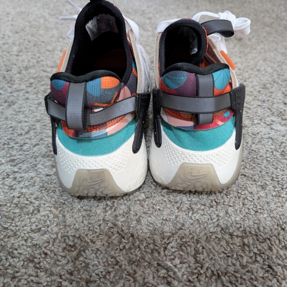 Nike White and Black Athletic Shoes with Chunky Sole Size 9 - Picture 5 of 7